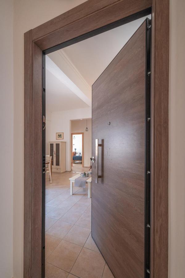 Stylish Central Renovated Apartment 伊拉克利翁 外观 照片